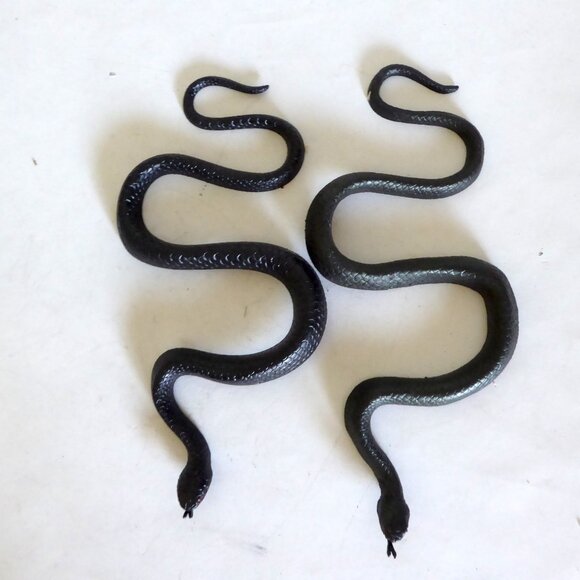 NEW 6” HALLOWEEN WHITE CERAMIC LIDDED APOTHECARY JAR PICKLED TOADS SNAKES - Picture 4 of 12